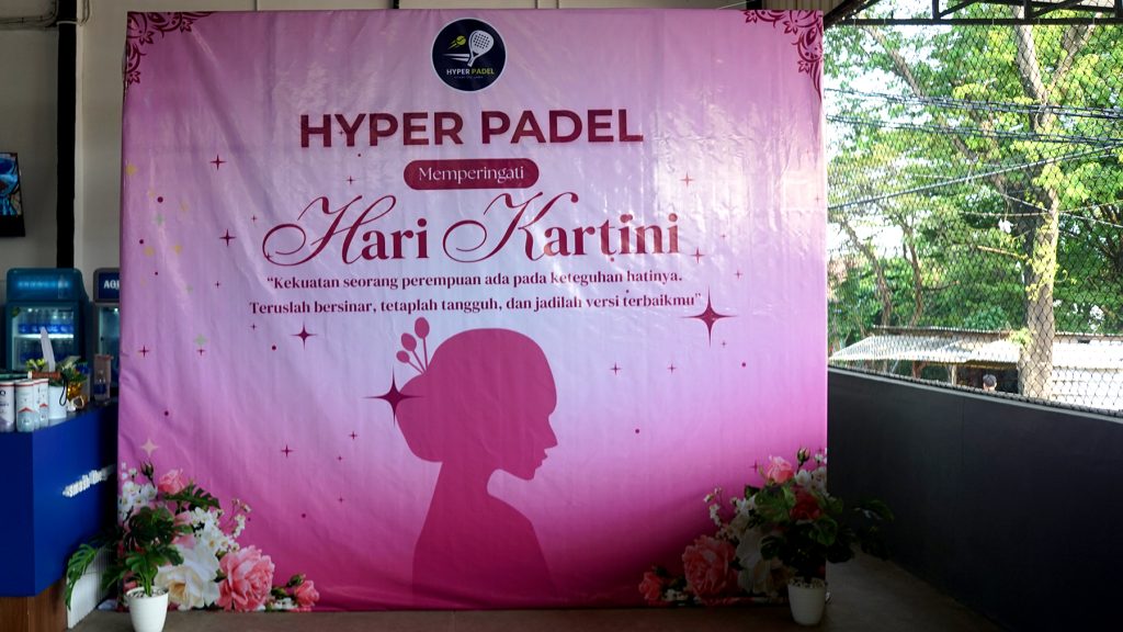Kartini Zaman Now: Main Padel, Pakai Kebaya, Tetap All Out